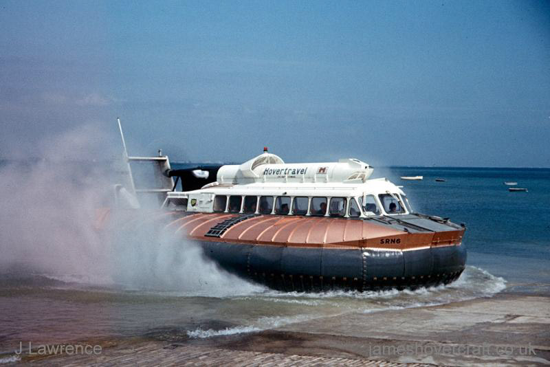 The SRN6 with Hovertravel - Approaching the Ryde slipway (credit: Pat Lawrence).